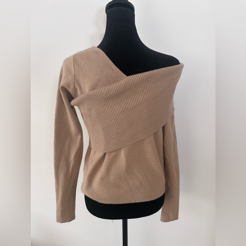 Line & Dot Asymmetrical One Shoulder Tan Sweater Medium - Picture 3 of 6